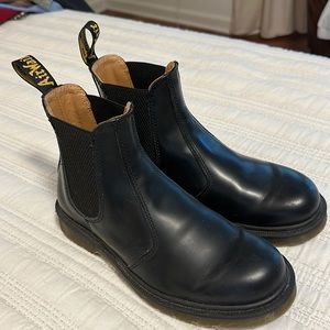 Dr. Martens Chelsea boots Like New 5 US Men’s 37 EU Fit like US women’s 7